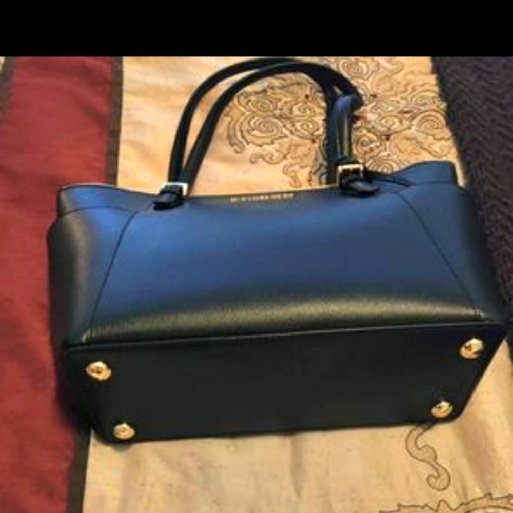 Michael Kors Jet Set Medium Black Pocketed Top Zip Tote Bag